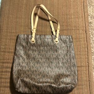 Michael Kors Large Jet Set Logo Shoulder Bag